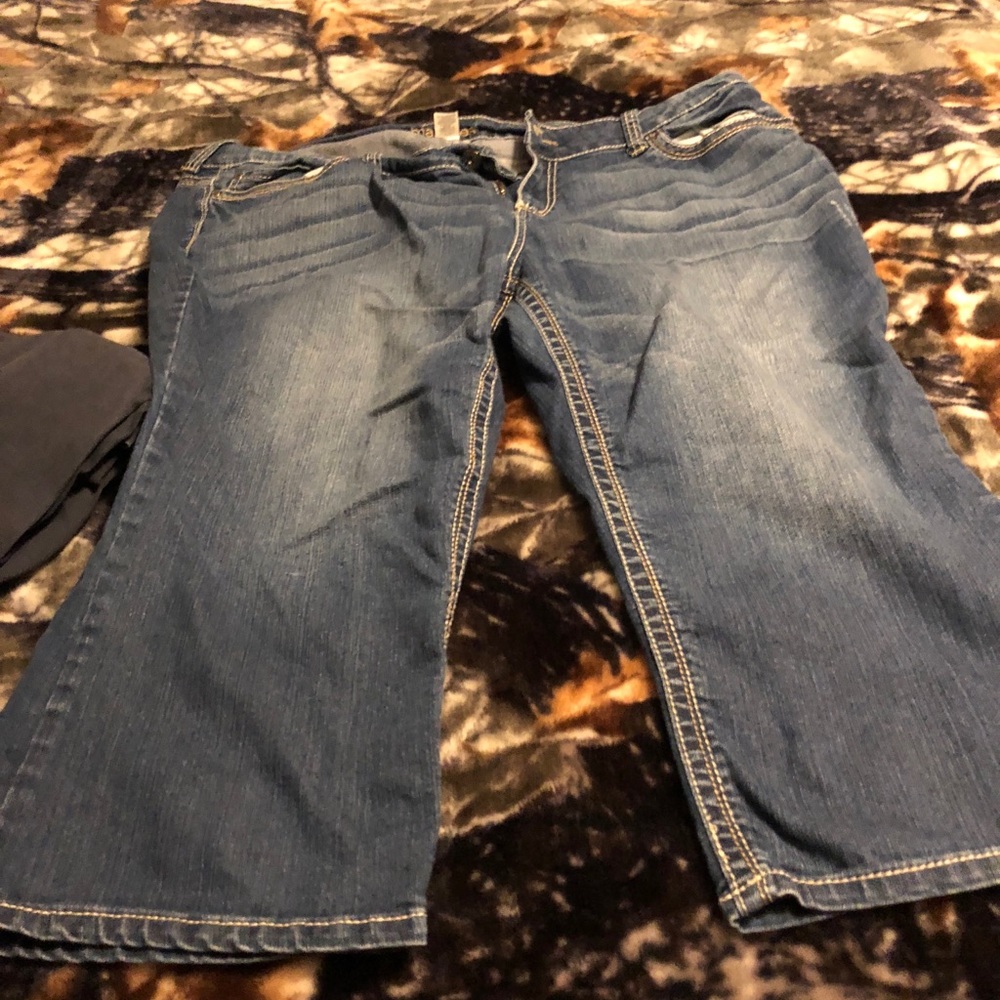 Maurice's Capri's size 24